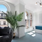 3 Bedroom Penthouse With Roof Terrace In Covent Garden