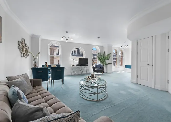 3 Bedroom Penthouse With Roof Terrace In Covent Garden