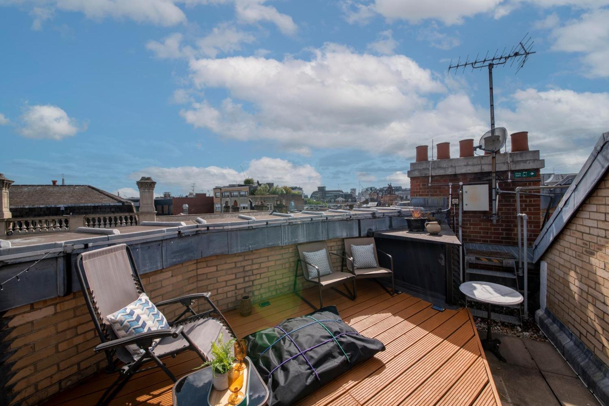 3 Bedroom Penthouse With Roof Terrace In Covent Garden * Londres